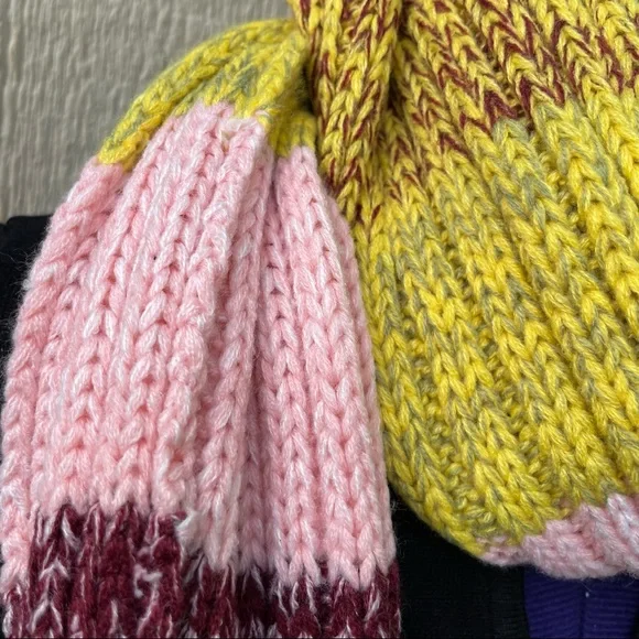 Forever 21 multi color knit Scarf - Picture 4 of 4